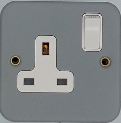 MS131DPS Niglon Metal Clad 1g DP Switched Socket